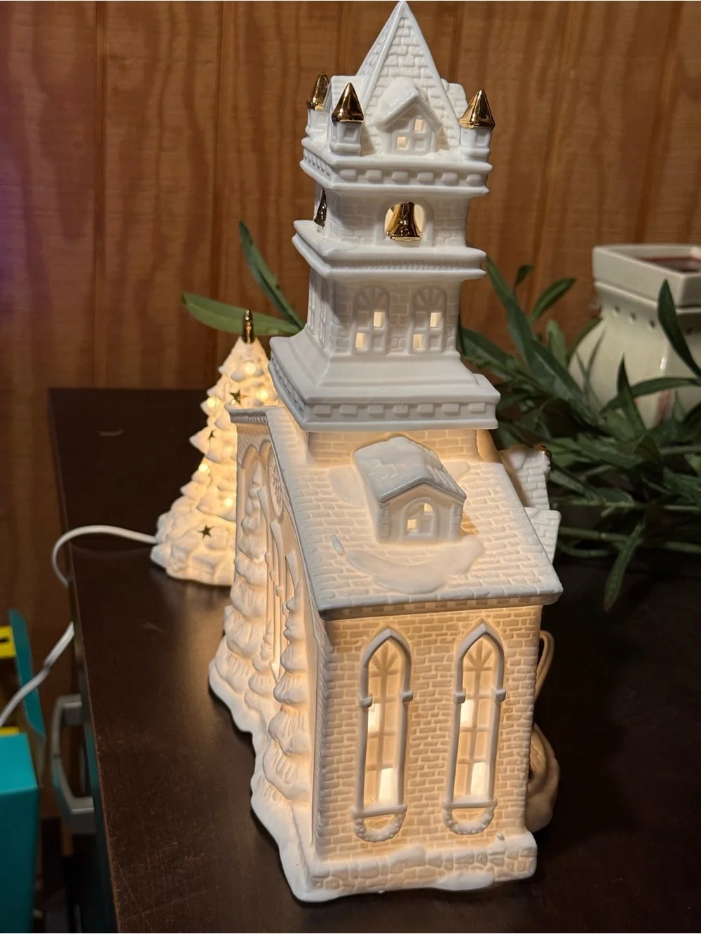 1997 Galleria Grandeur Noel White Lighted Church Set 8 Pc Bisque